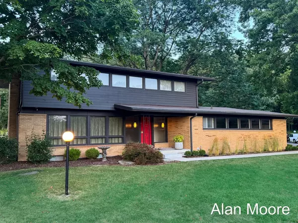 7878 Northland Drive, Rockford, MI 49341
