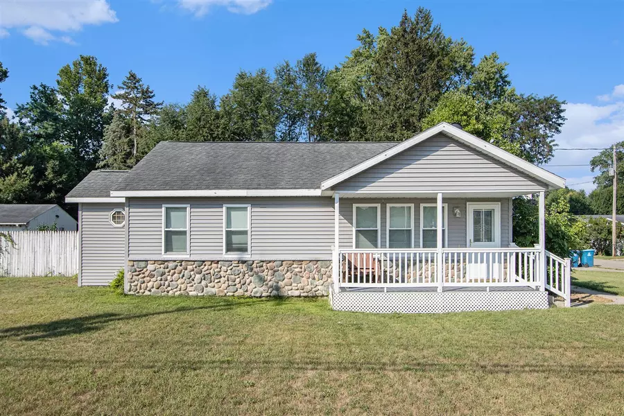 561 N Phelps Street, Decatur, MI 49045