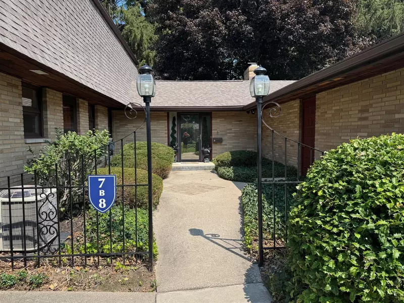 2727 S Lakeshore Drive, Saint Joseph, MI 49085