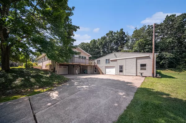 Chelsea, MI 48118,7109 Lake Shore Drive