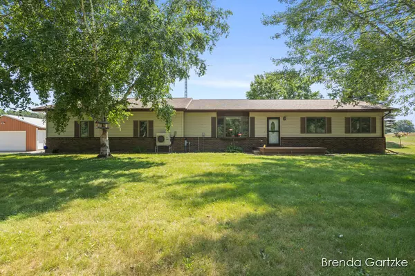 7480 E 5 Mile Road, White Cloud, MI 49349-9687