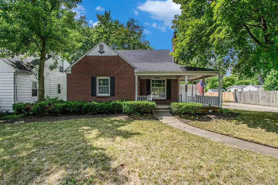 1041 Keneberry Way, East Grand Rapids, MI 49506