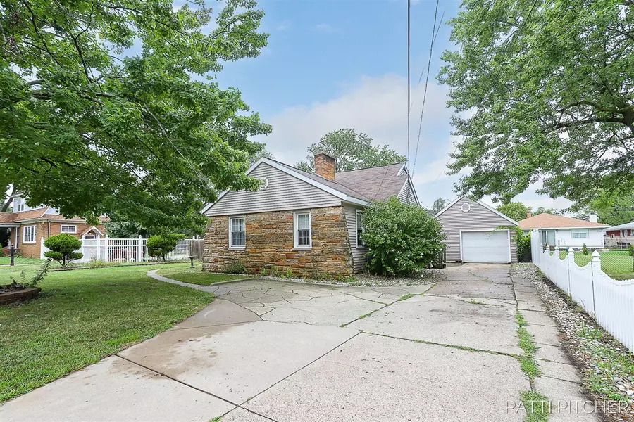 1044 E Apple Avenue, Muskegon, MI 49442-3742