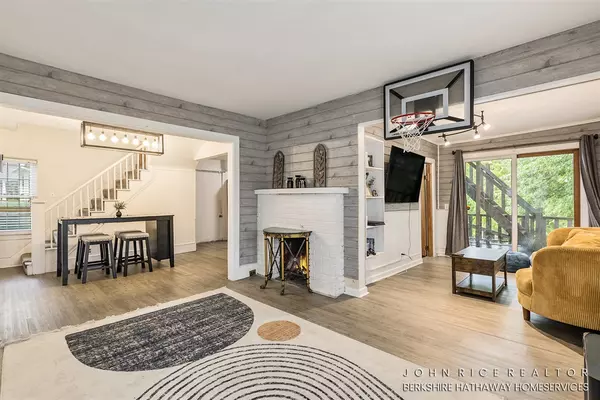 Rockford, MI 49341,107 S Main Street