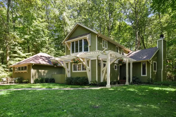 13855 Cherry Beach Road, Harbert, MI 49115