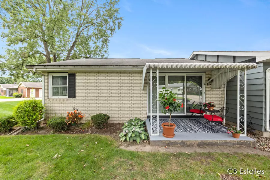 914 Andover Court, Grand Rapids, MI 49508-4769