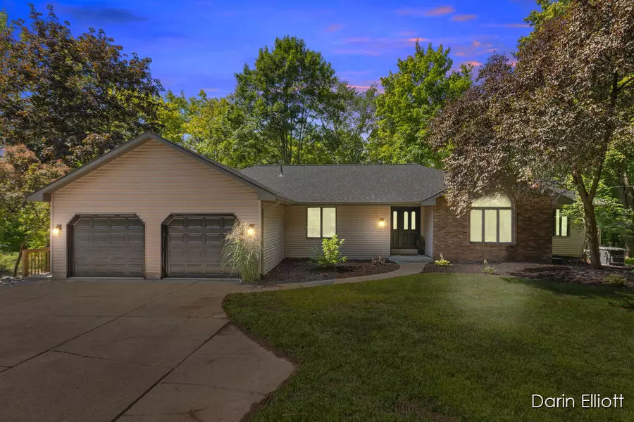 12755 Overlook Drive, Greenville, MI 48838-8359