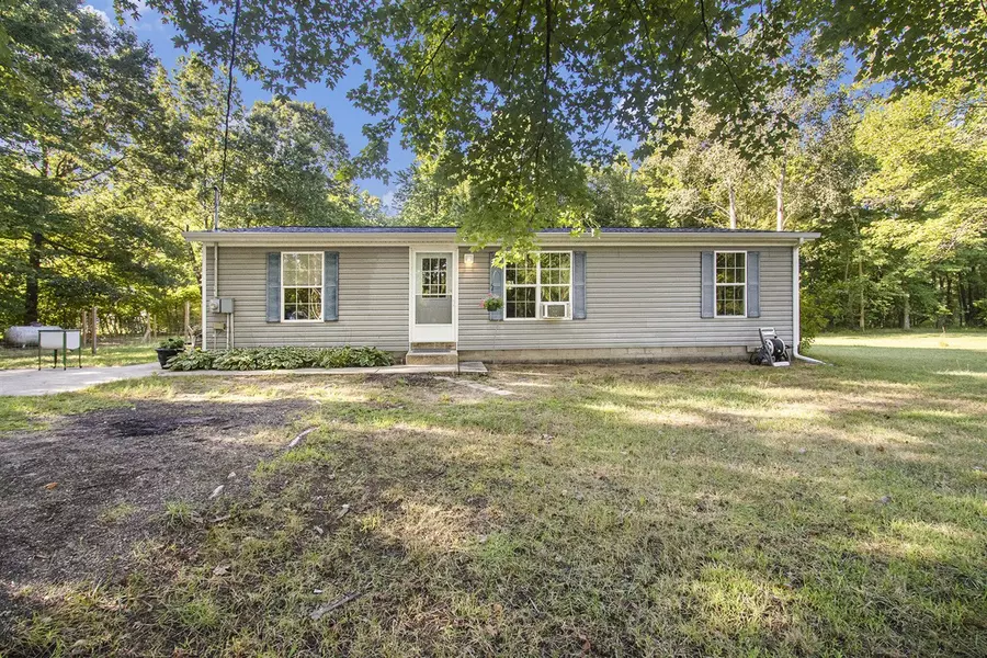 5570 107th Avenue, Pullman, MI 49450-9609