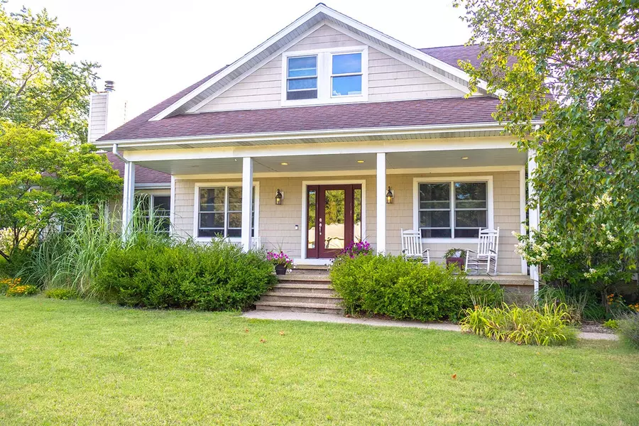 118 S Harrison Street, New Buffalo, MI 49117-1340