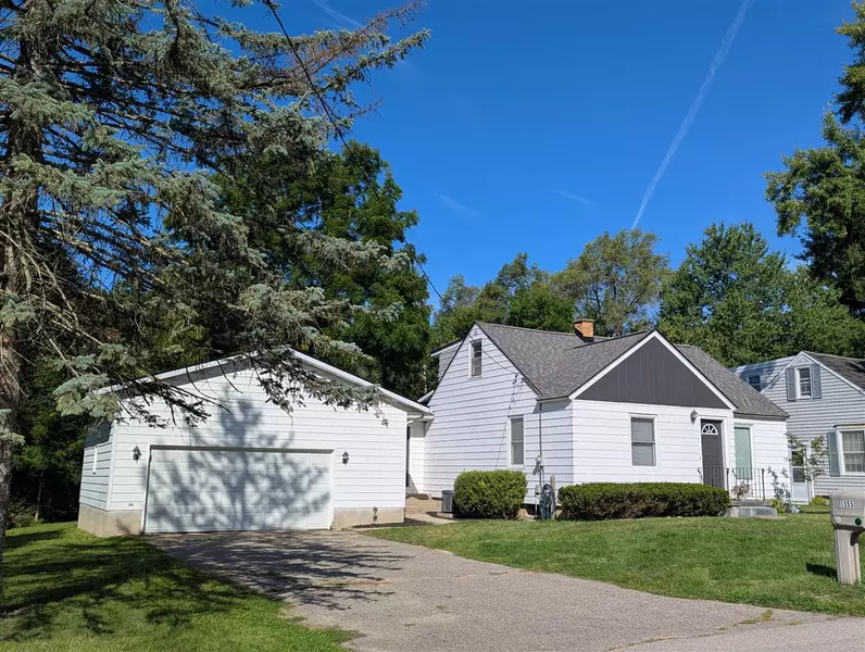 1355 Hillcrest Avenue, Grand Rapids, MI 49504-2628