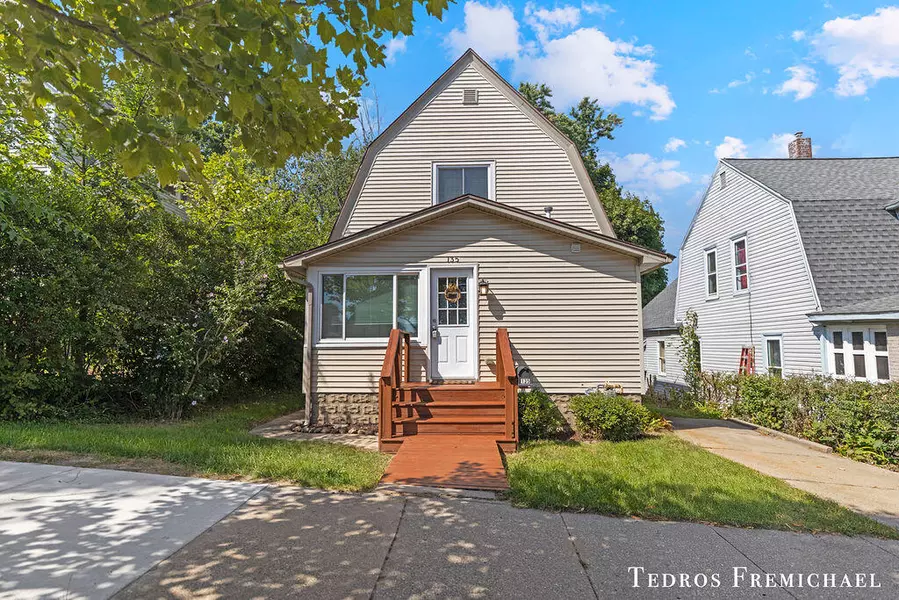135 Houseman Avenue, Grand Rapids, MI 49503-3538