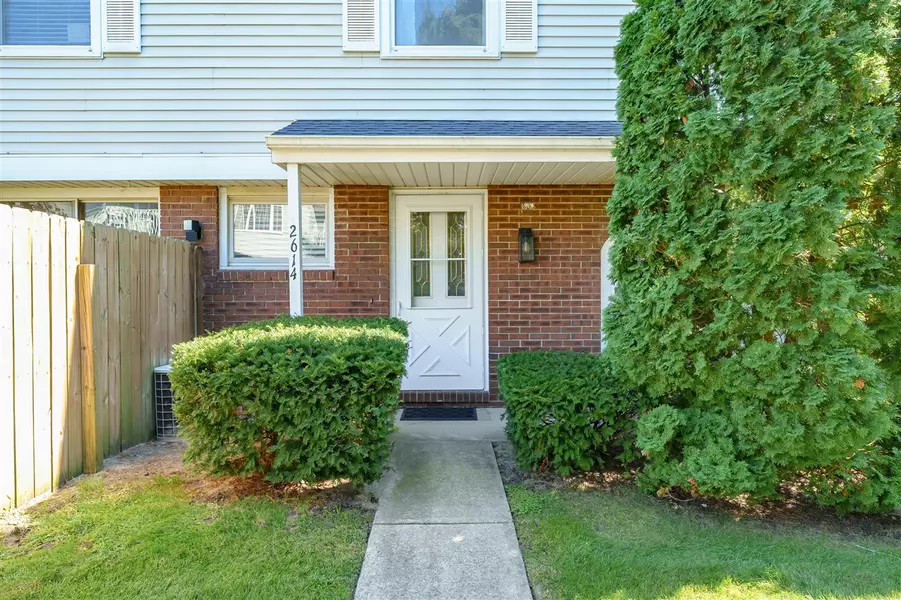 2614 CHERRYWOOD Court, Saint Joseph, MI 49085-49085