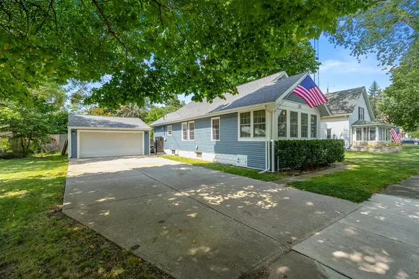 332 SUTHERLAND Avenue, Watervliet, MI 49098