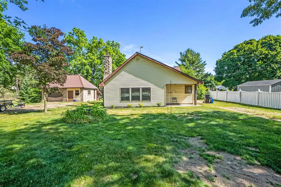 863 E Wilcox Avenue, White Cloud, MI 49349-9701