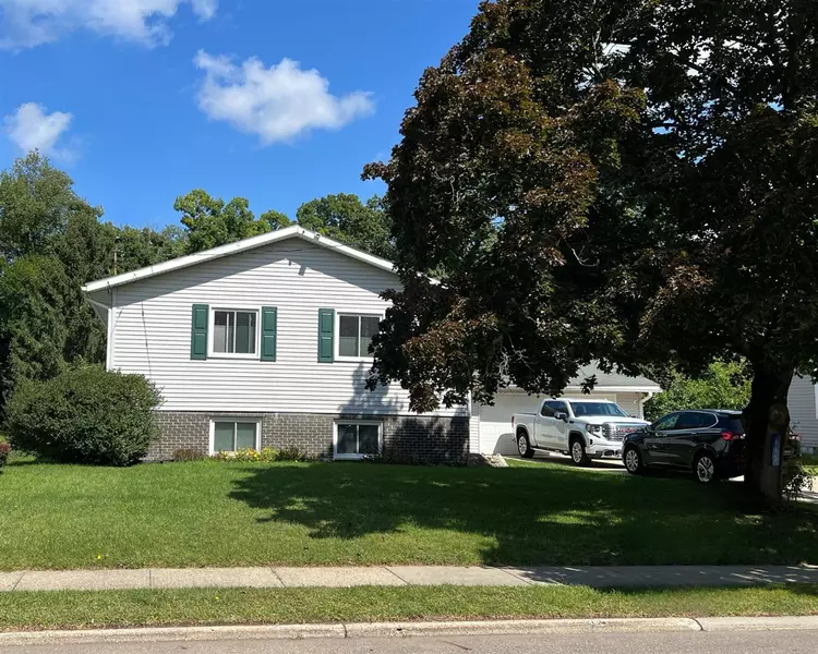 815 Parchmount Avenue, Kalamazoo, MI 49004-1738