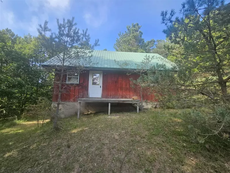 928 Pilgrim Highway, Frankfort, MI 49635-8303