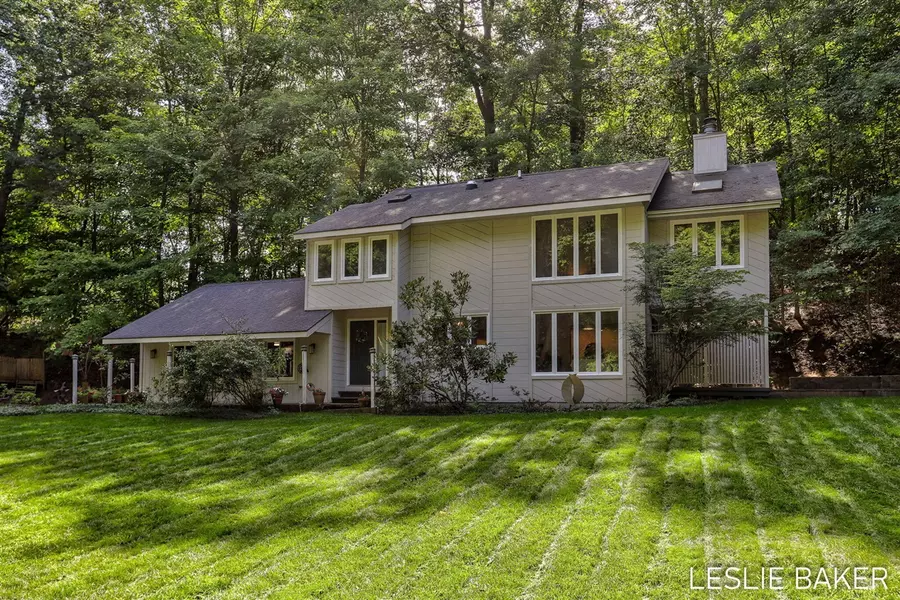 6654 Scenic Shores Drive, Holland, MI 49423