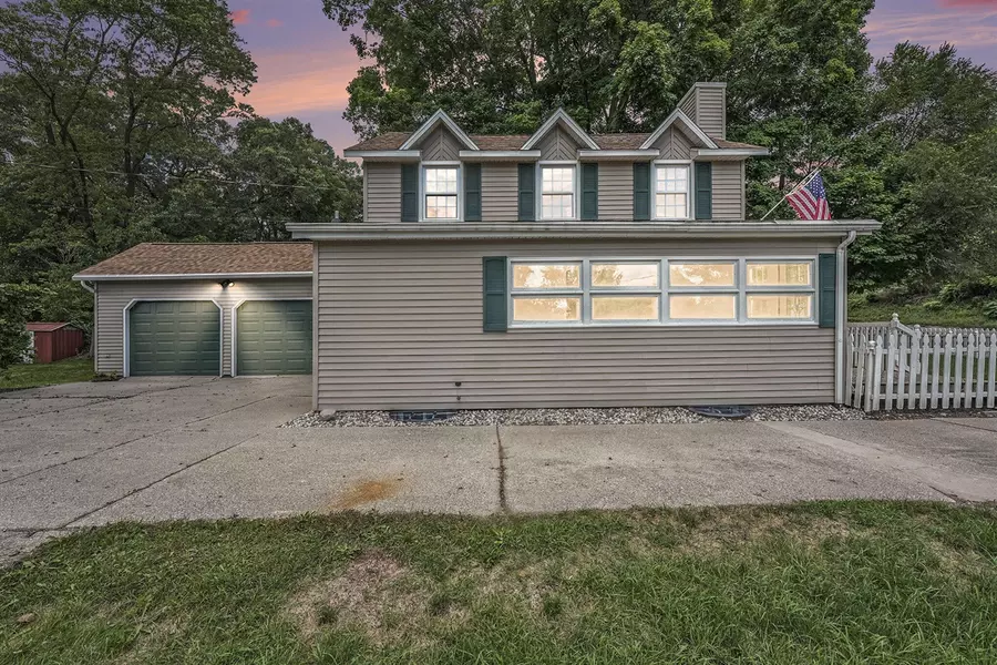 1323 S Bridge Street, Belding, MI 48809