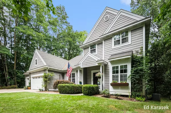 6127 Kings Way, Saugatuck, MI 49453