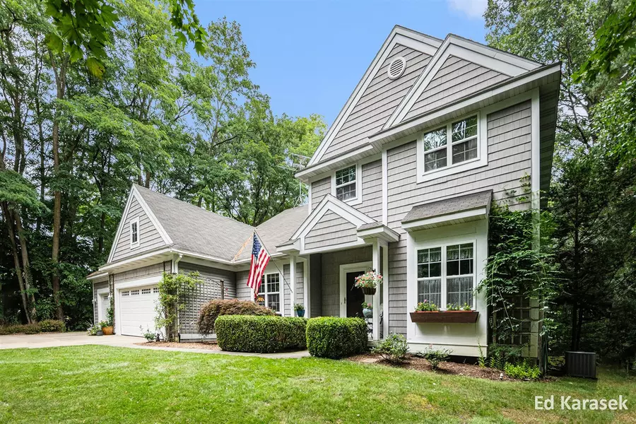 6127 Kings Way, Saugatuck, MI 49453