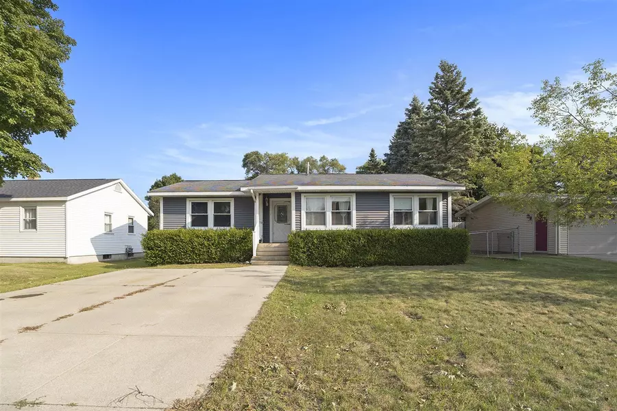 909 Russell Street, Ludington, MI 49431