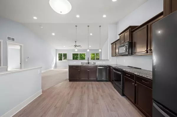 Benton Harbor, MI 49022,637 N Cygnet