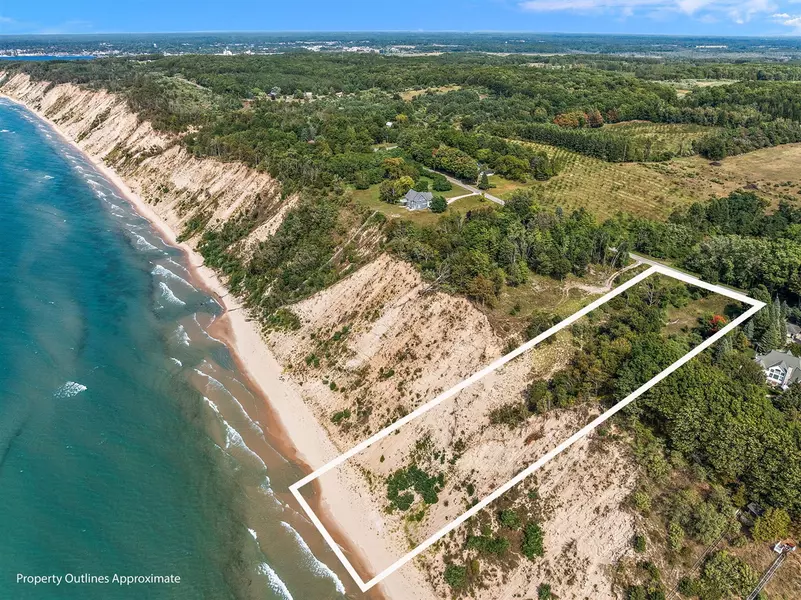 2989 S Lakeshore Drive, Ludington, MI 49431