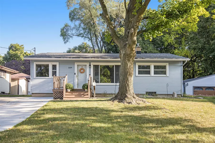 1119 Kentwood Drive, Grand Rapids, MI 49505-4839