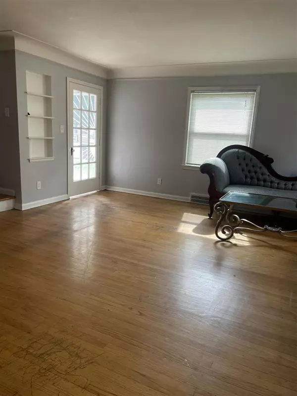 Detroit, MI 48221-2504,17512 Wisconsin Street