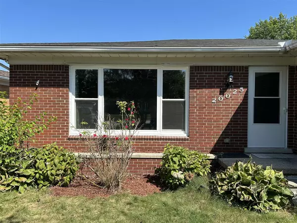 20025 Chalon Street, Saint Clair Shores, MI 48080-2229