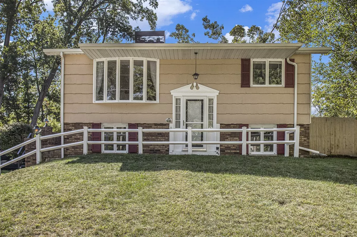 Portage, MI 49002,7610 LAKE WOOD DRIVE Drive