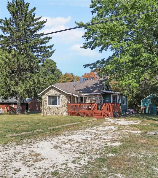 82248 45th Avenue, Coloma, MI 49038-9227