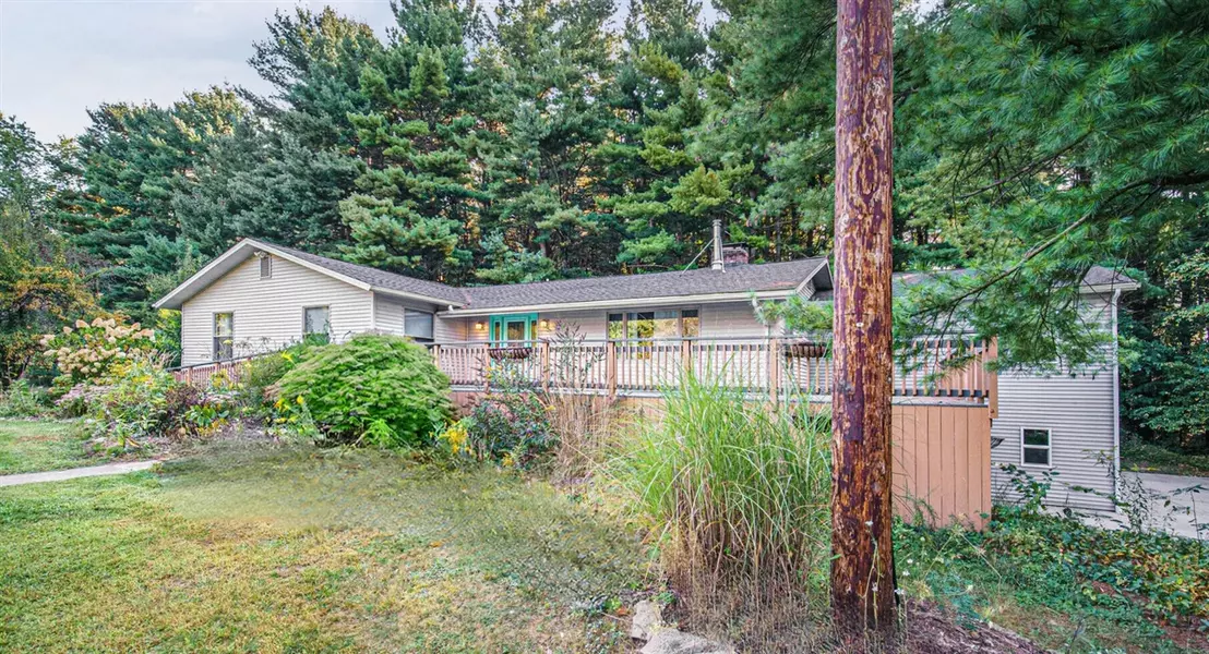 5220 Sutton Road, Ann Arbor, MI 48105-9538