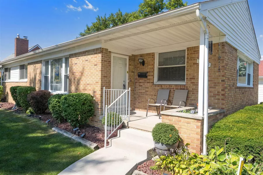 14000 Victoria Street, Oak Park, MI 48237-1412