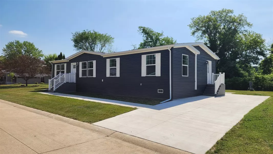 1176 Maple Leaf Court, Charlotte, MI 48813