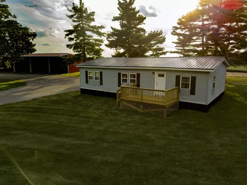 8820 S Lake Pleasant Road, Hillsdale, MI 49242-8513