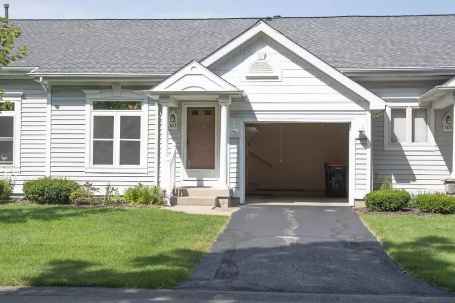 303 Shoreside South Drive, Grand Rapids, MI 49548-7007