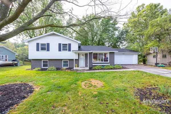 1700 WATERBURY Drive, Kentwood, MI 49508