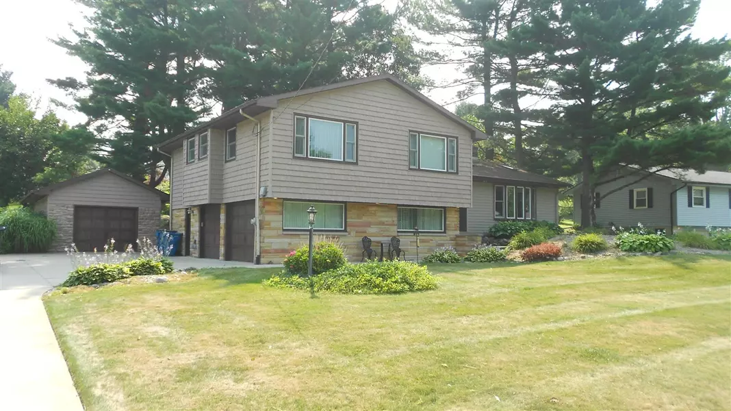 1090 Cadet Lane, Kalamazoo, MI 49009