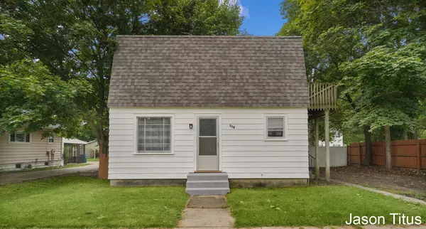 110 E Sycamore Street, Wayland, MI 49348-1334
