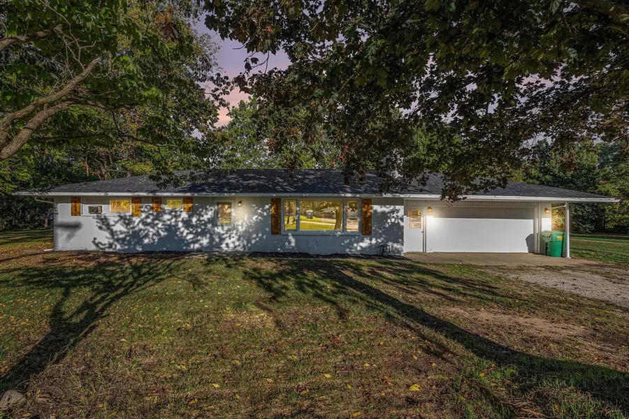 1403 Barron Lake Road, Niles, MI 49120-9421