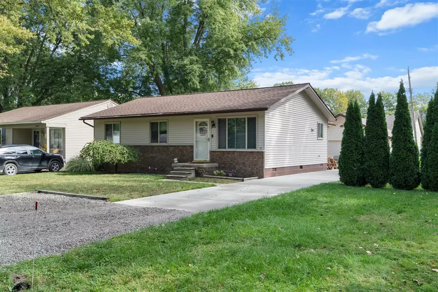 39534 Detroit Street, Harrison Twp, MI 48045-1834