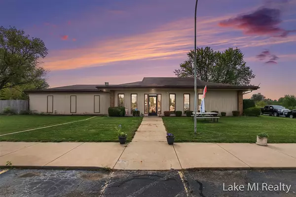 6720 Red Arrow Highway, Coloma, MI 49038-9703