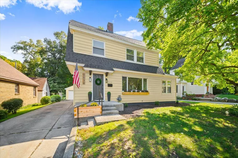 2630 Oakwood Avenue, Grand Rapids, MI 49505-3539