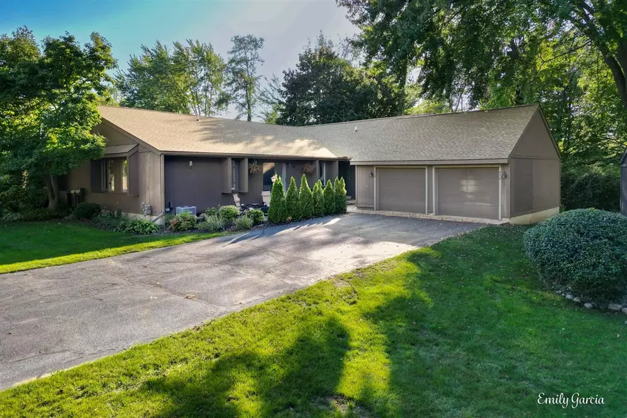 828 Brook Village Drive, Holland, MI 49423