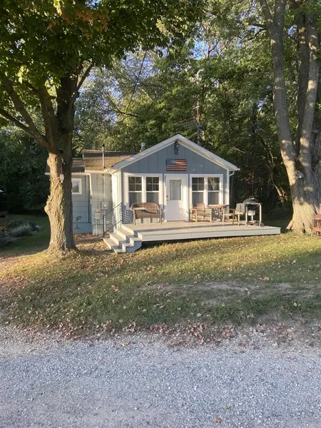 3711 Peterson Drive, Gobles, MI 49055