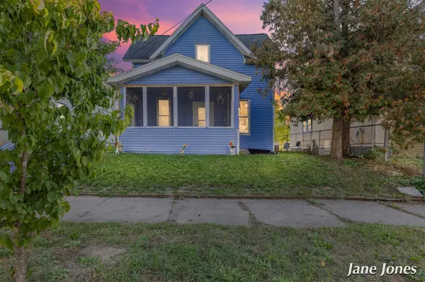 924 Oakhill Street, Grand Rapids, MI 49507-1447