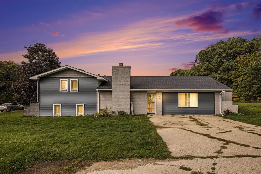 14195 Pine Lake Avenue, Cedar Springs, MI 49319-8348