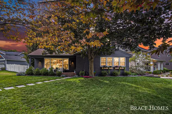 2242 Lake Drive, East Grand Rapids, MI 49506-3035