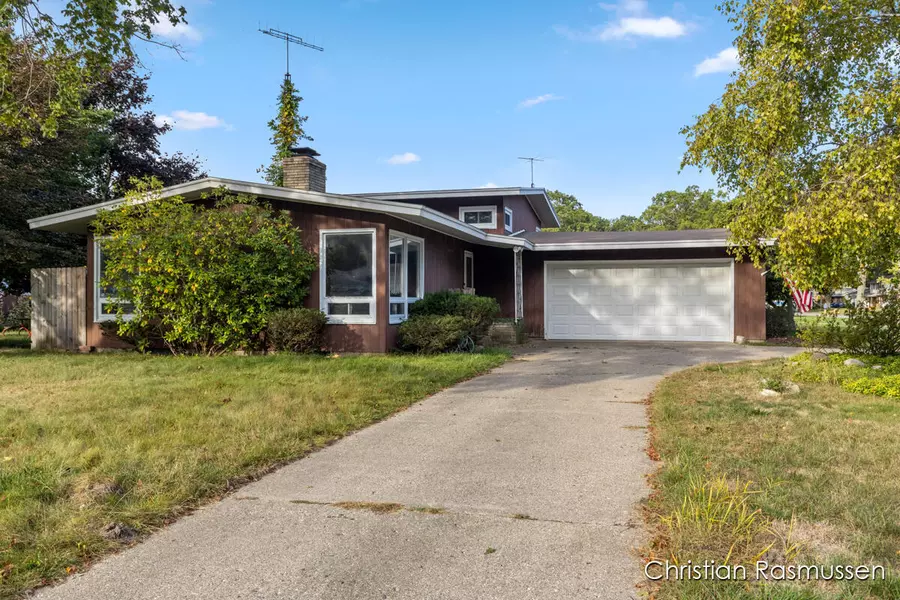 2059 Garland Drive, Norton Shores, MI 49441